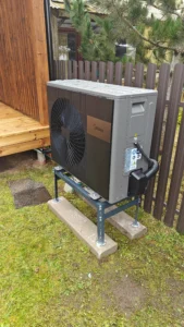 Midea M-Thermal Arctic oras-vanduo šilumos siurblys 1 Midea M-Thermal Arctic